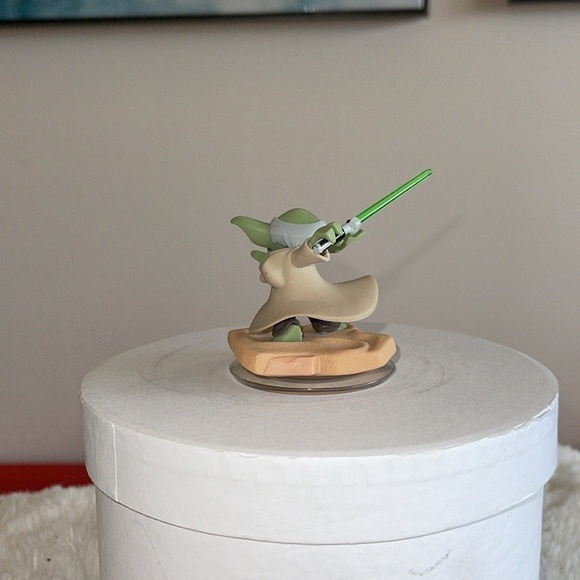 Disneys Star Wars Yoda action figure Only displayed unboxed not been played with - Picture 4 of 5